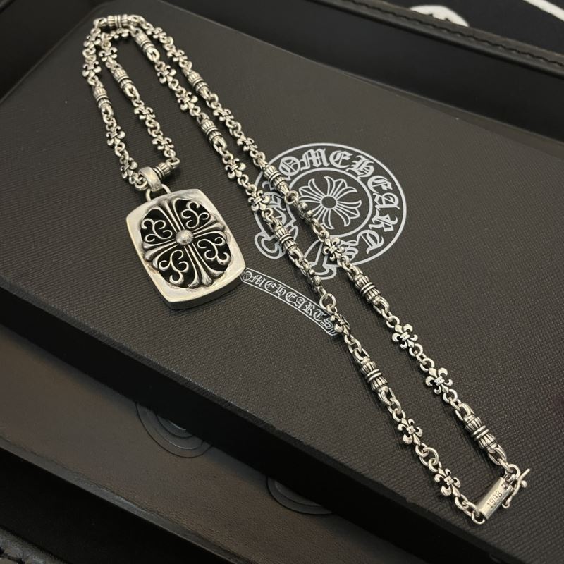 Ch*0me He**ts necklaces